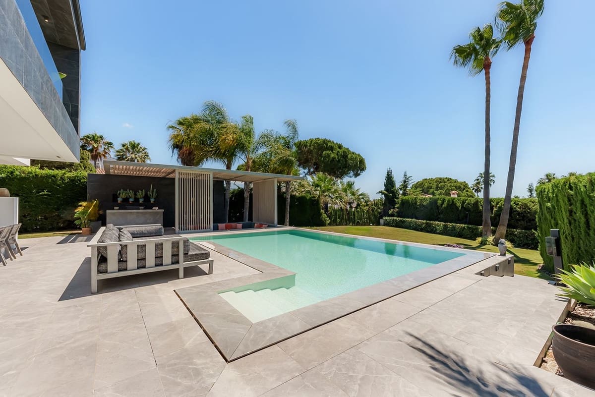4 soveværelse Villa til salg i Nueva Andalucia med swimmingpool garage - € 3.900.000 (Ref: 9344003)