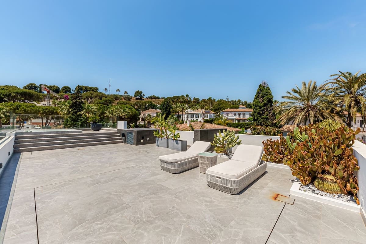 4 soveværelse Villa til salg i Nueva Andalucia med swimmingpool garage - € 3.900.000 (Ref: 9344003)