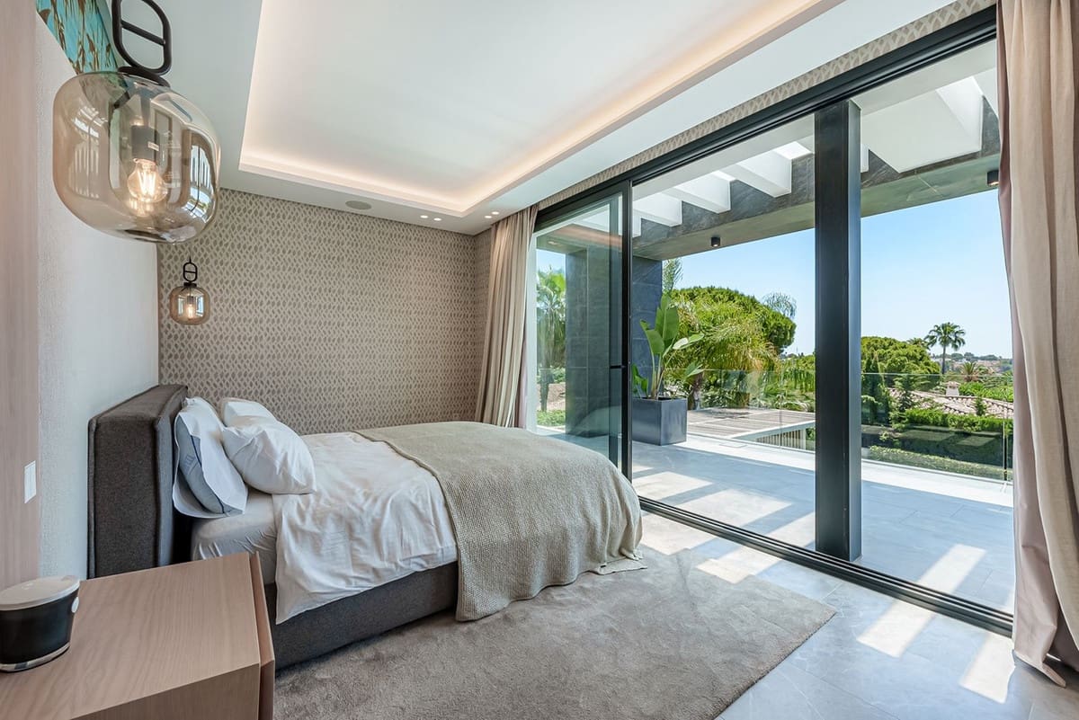 4 soveværelse Villa til salg i Nueva Andalucia med swimmingpool garage - € 3.900.000 (Ref: 9344003)