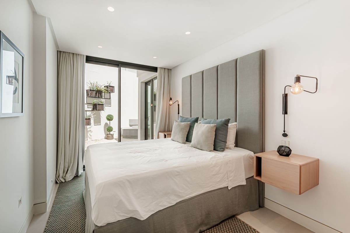 4 Zimmer Villa zu verkaufen in Nueva Andalucia mit Pool Garage - 3.900.000 € (Ref: 9344003)