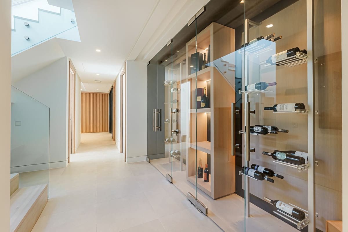4 bedroom Villa for sale in Nueva Andalucia with pool garage - € 3,900,000 (Ref: 9344003)