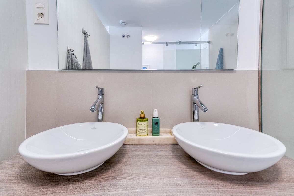 2 bedroom Apartment for sale in Benalmadena with pool garage - € 599,000 (Ref: 9344004)