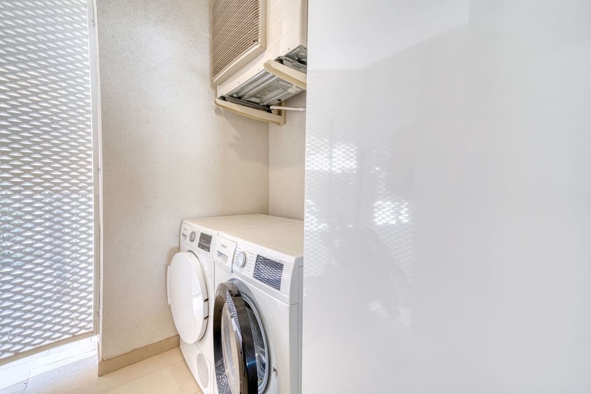 2 bedroom Apartment for sale in Benalmadena with pool garage - € 599,000 (Ref: 9344004)