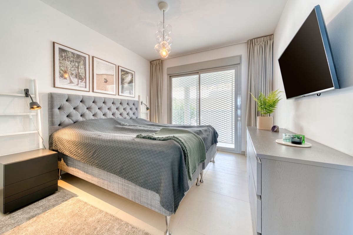 2 bedroom Apartment for sale in Benalmadena with pool garage - € 599,000 (Ref: 9344004)