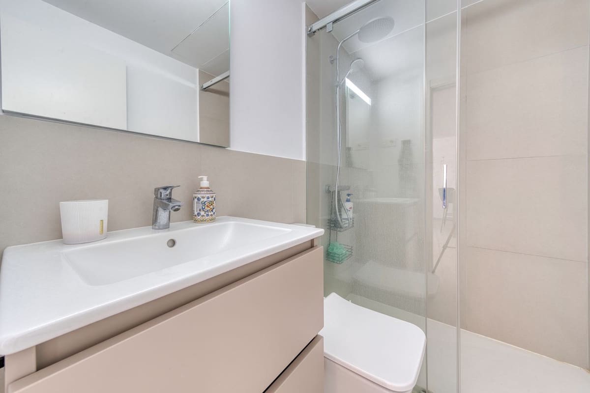 2 bedroom Apartment for sale in Benalmadena with pool garage - € 599,000 (Ref: 9344004)