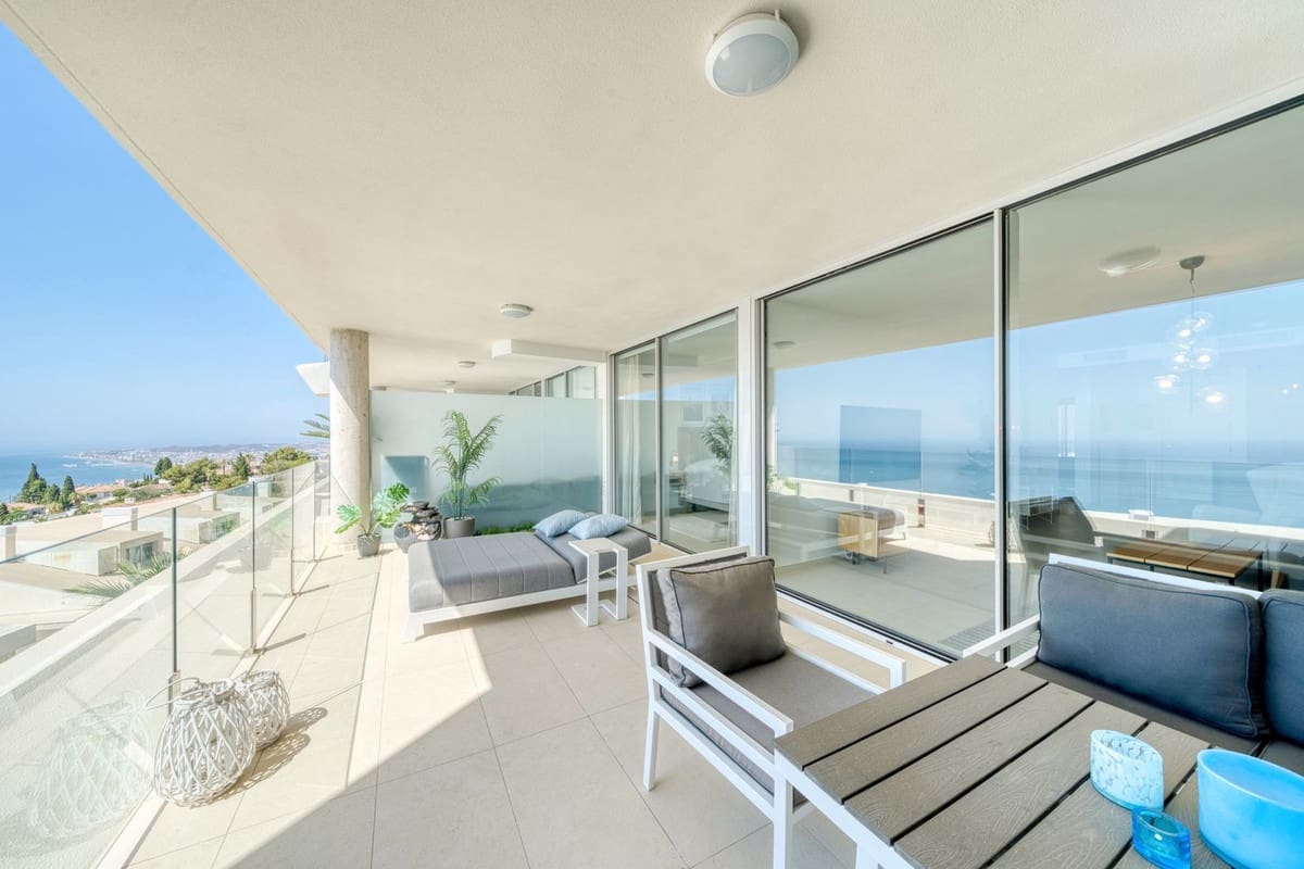 2 bedroom Apartment for sale in Benalmadena with pool garage - € 599,000 (Ref: 9344004)