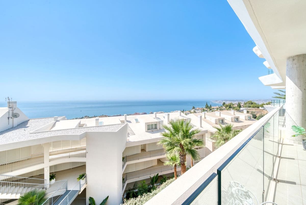 2 bedroom Apartment for sale in Benalmadena with pool garage - € 599,000 (Ref: 9344004)