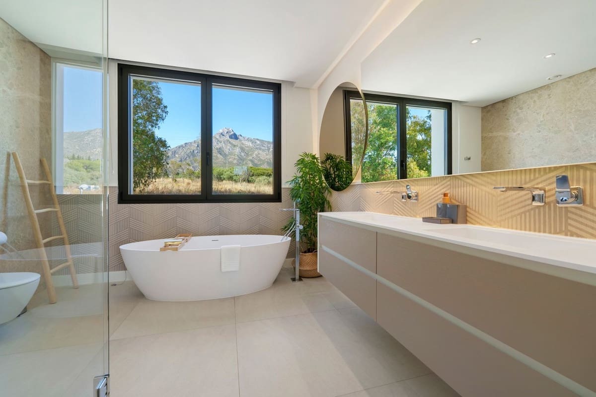 6 soverom Villa til salgs i Marbella med svømmebasseng garasje - € 5 900 000 (Ref: 9344005)