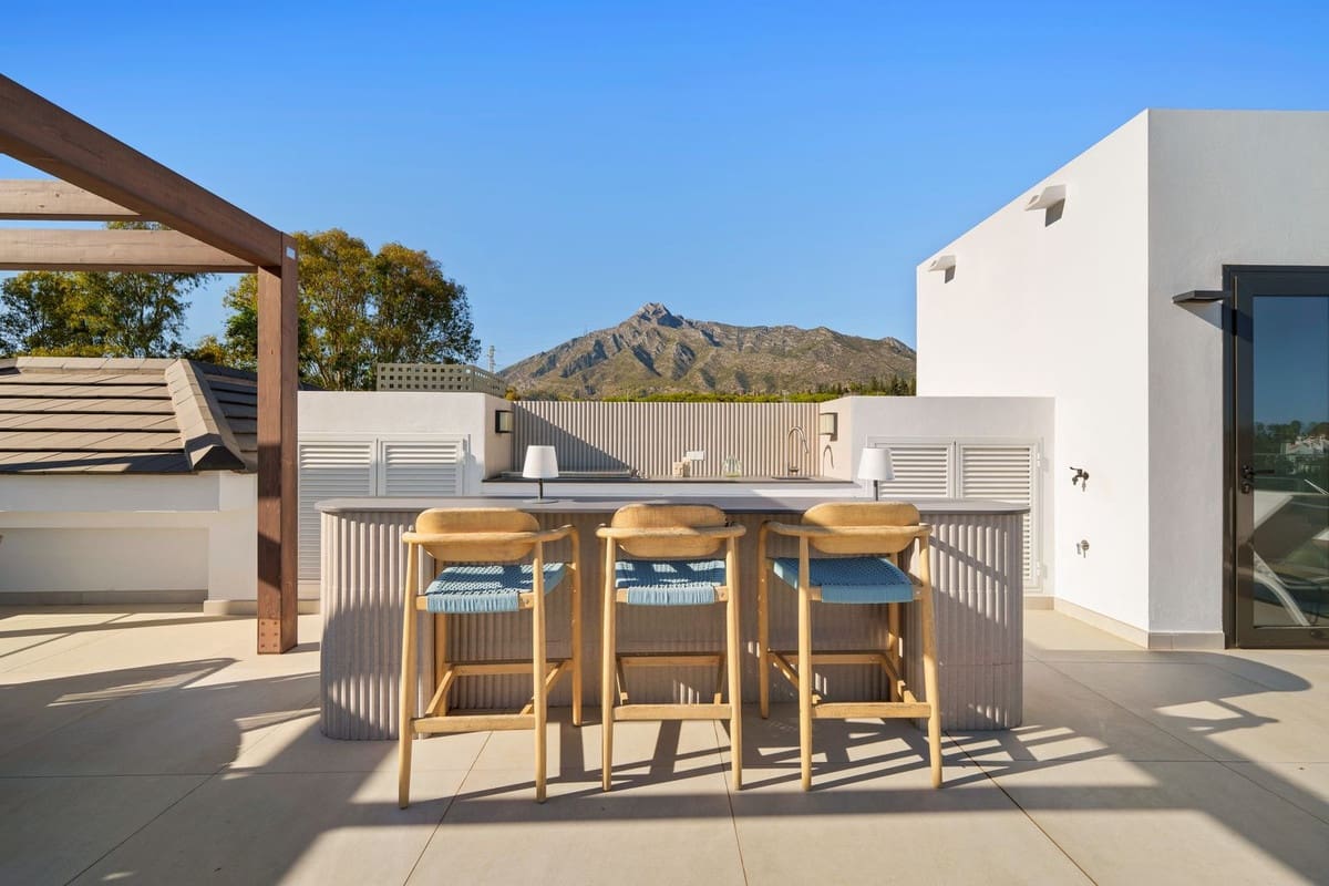 6 soverom Villa til salgs i Marbella med svømmebasseng garasje - € 5 900 000 (Ref: 9344005)