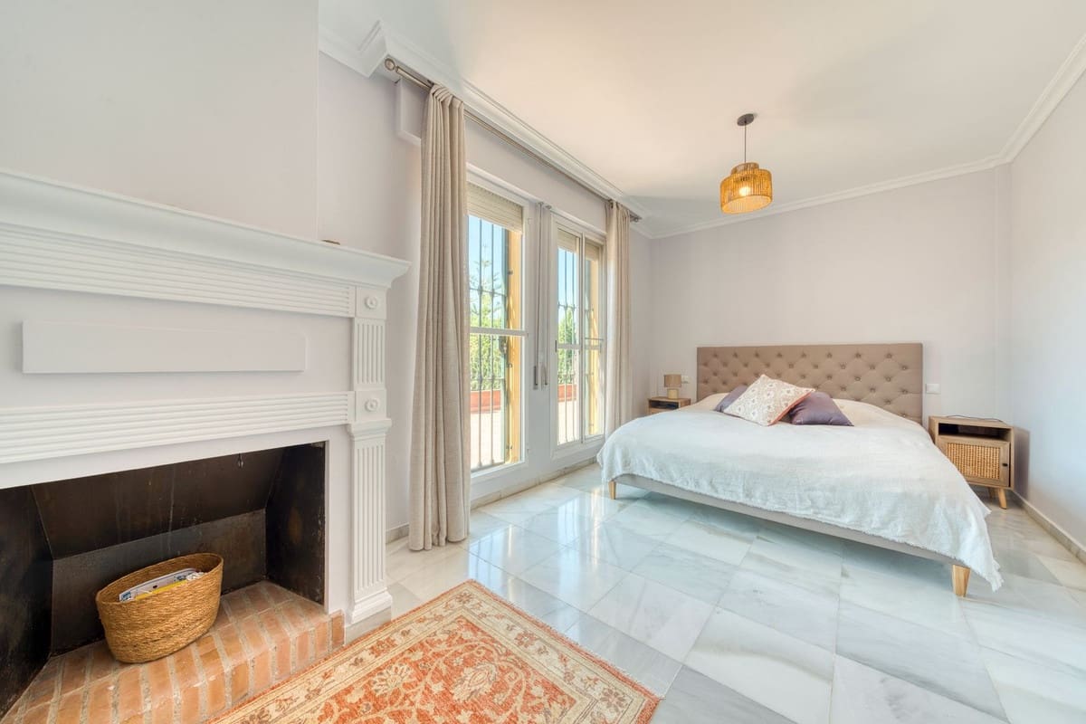 6 bedroom Villa for sale in Nueva Andalucia with pool garage - € 2,795,000 (Ref: 9345755)