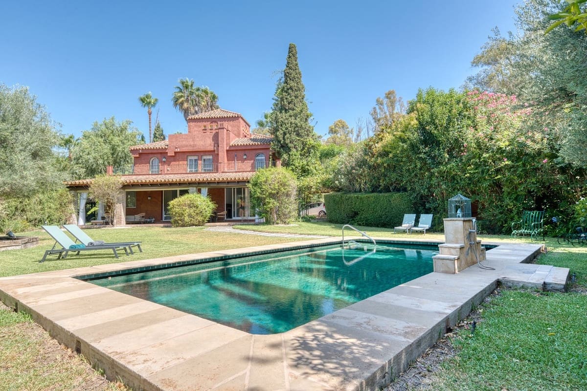 6 bedroom Villa for sale in Nueva Andalucia with pool garage - € 2,795,000 (Ref: 9345755)