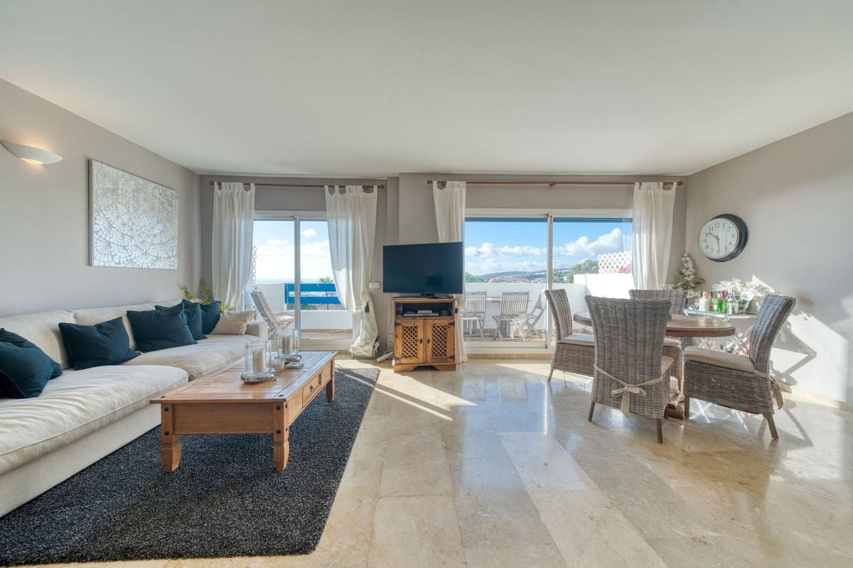 4 bedroom Apartment for sale in La Duquesa / Puerto de la Duquesa with pool garage - € 379,995 (Ref: 9352851)