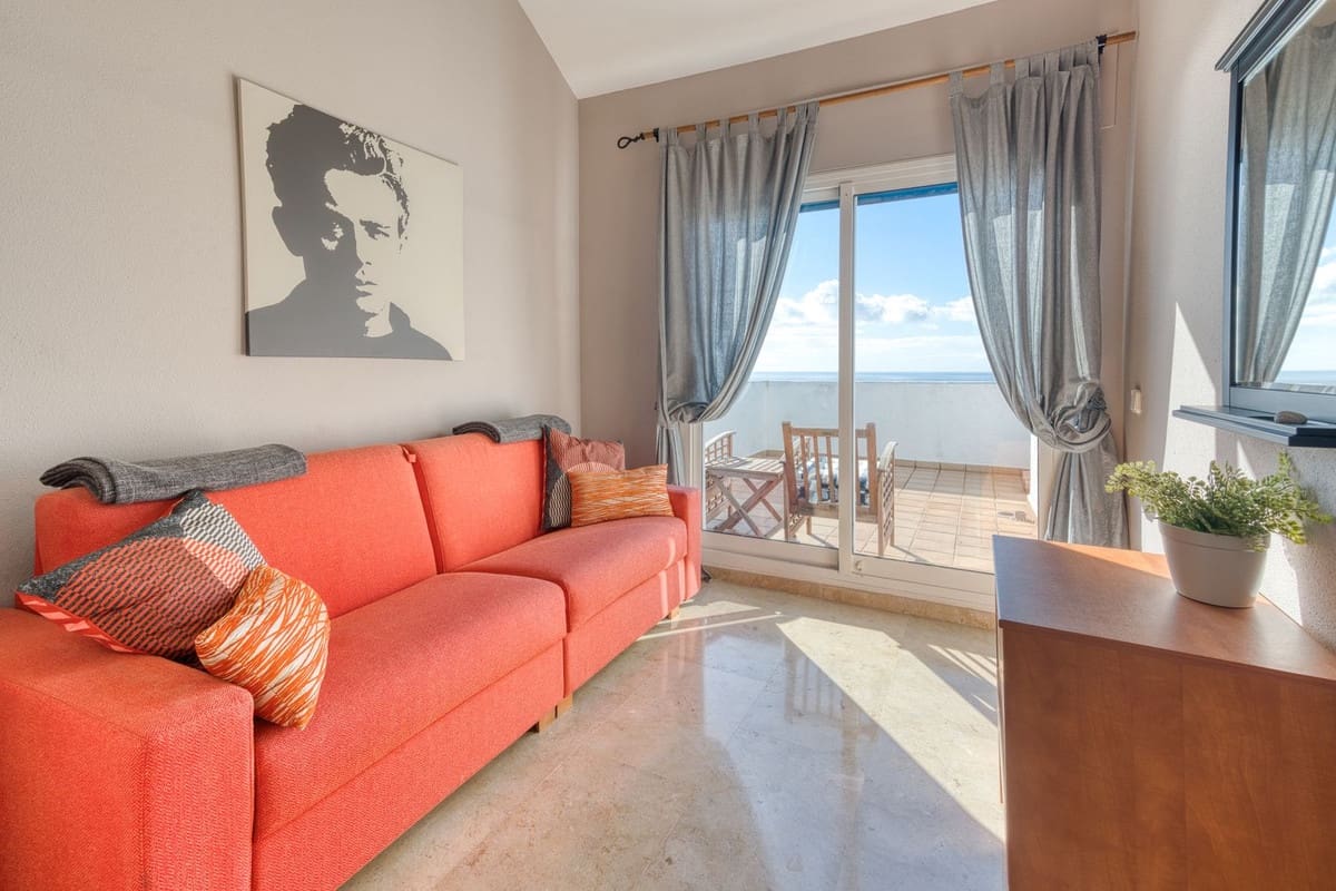 4 bedroom Apartment for sale in La Duquesa / Puerto de la Duquesa with pool garage - € 379,995 (Ref: 9352851)