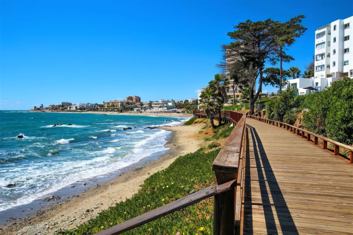 Apartamento de 2 habitaciones en La Cala de Mijas en venta con piscina garaje - 280.000 € (Ref: 9360715)