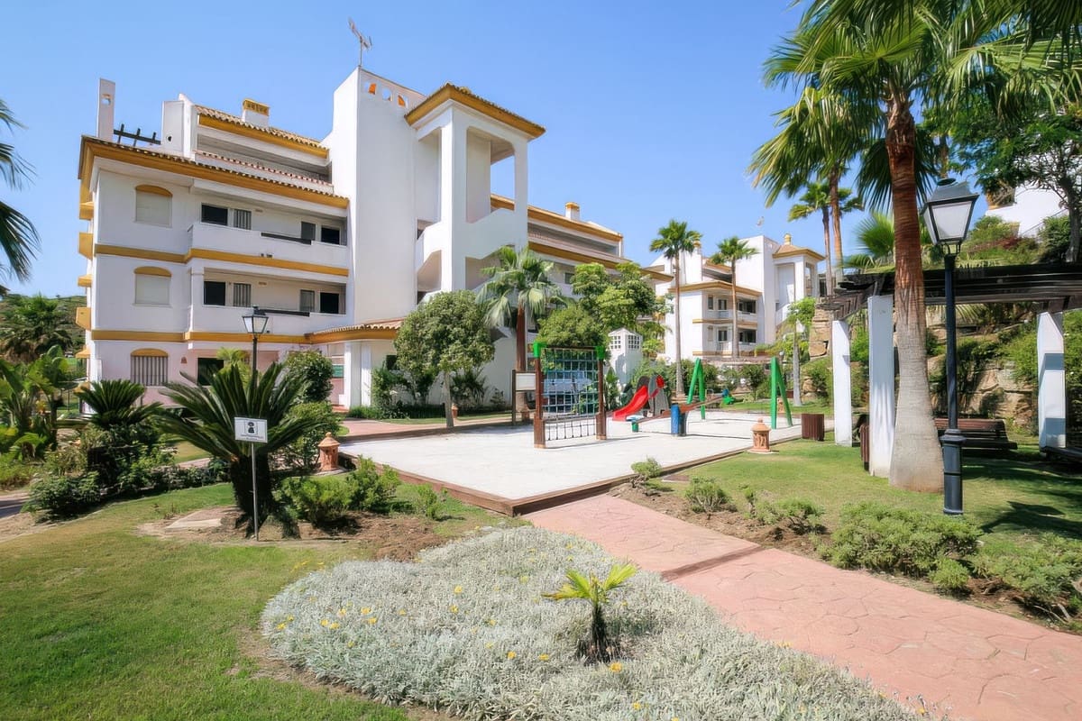 Apartamento de 2 habitaciones en La Cala de Mijas en venta con piscina garaje - 280.000 € (Ref: 9360715)
