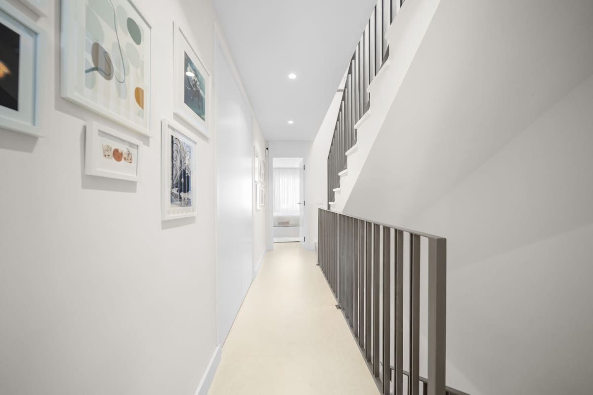 3 sypialnia Dom na sprzedaż w Aloha Golf z basenem garażem - 1 495 000 € (Ref: 9360958)