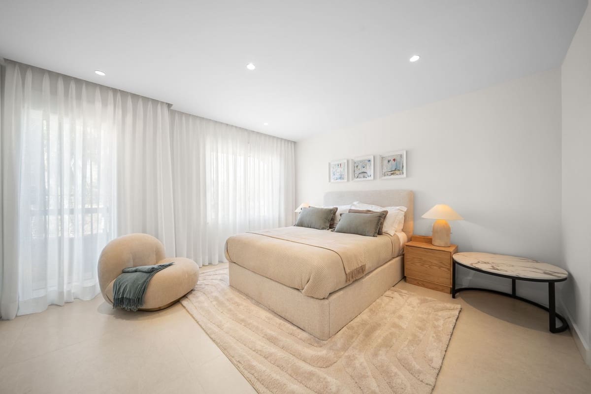 3 sypialnia Dom na sprzedaż w Aloha Golf z basenem garażem - 1 495 000 € (Ref: 9360958)