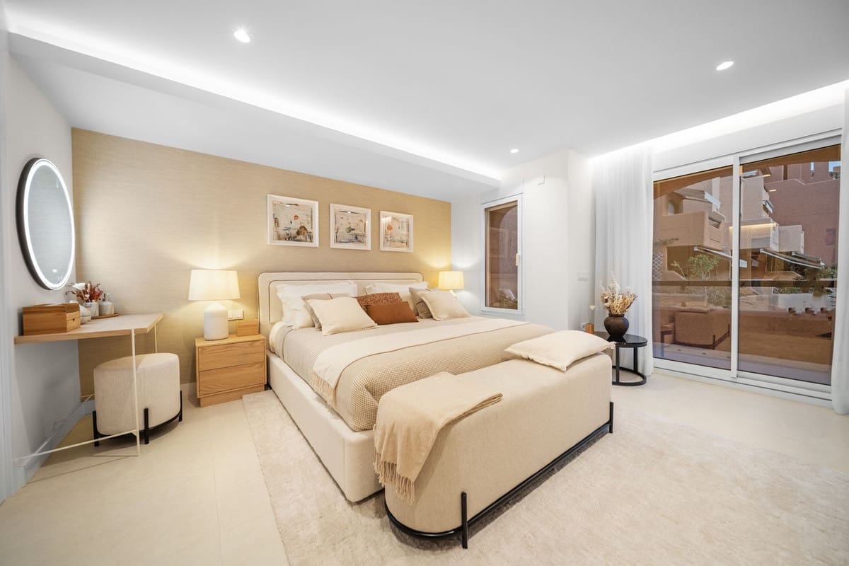 3 sypialnia Dom na sprzedaż w Aloha Golf z basenem garażem - 1 495 000 € (Ref: 9360958)