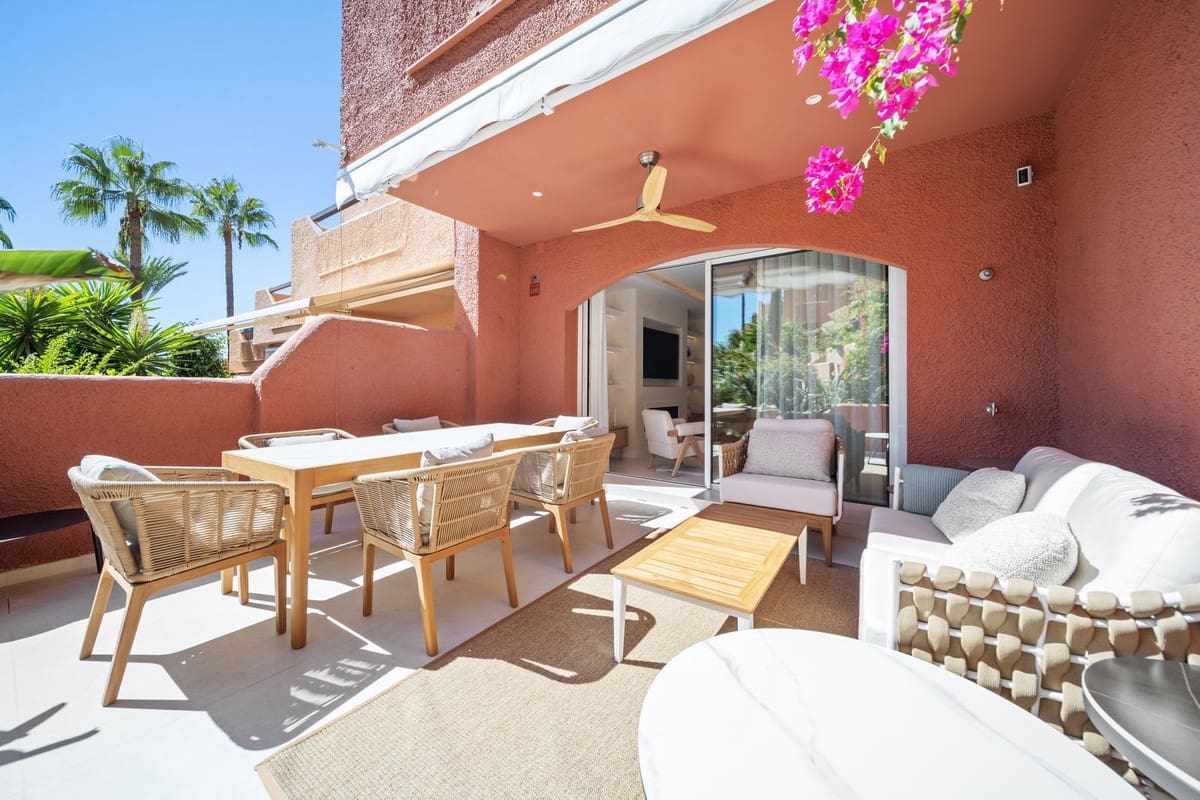 Casa de 3 habitaciones en Aloha Golf en venta con piscina garaje - 1.495.000 € (Ref: 9360958)