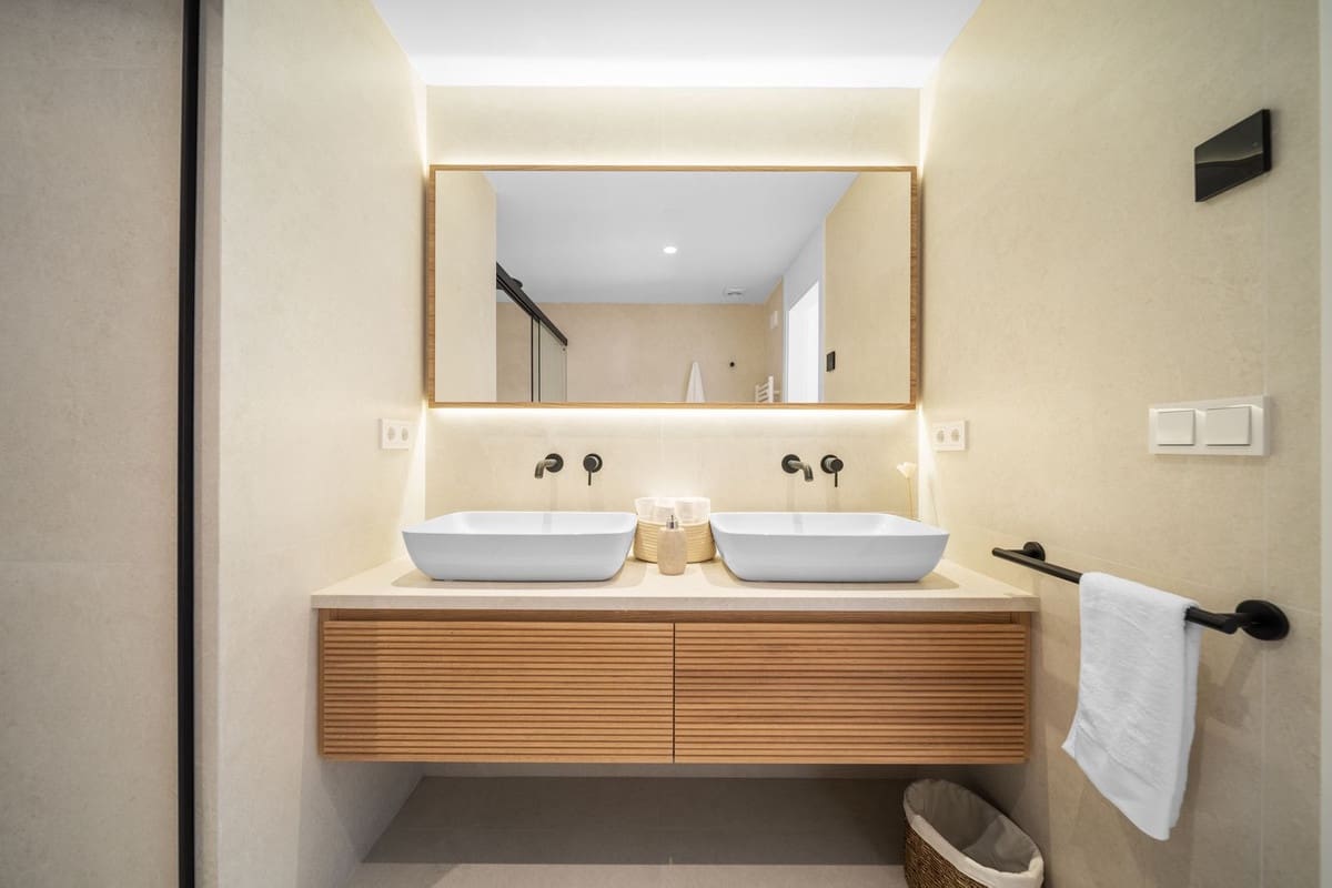 Casa de 3 habitaciones en Aloha Golf en venta con piscina garaje - 1.495.000 € (Ref: 9360958)