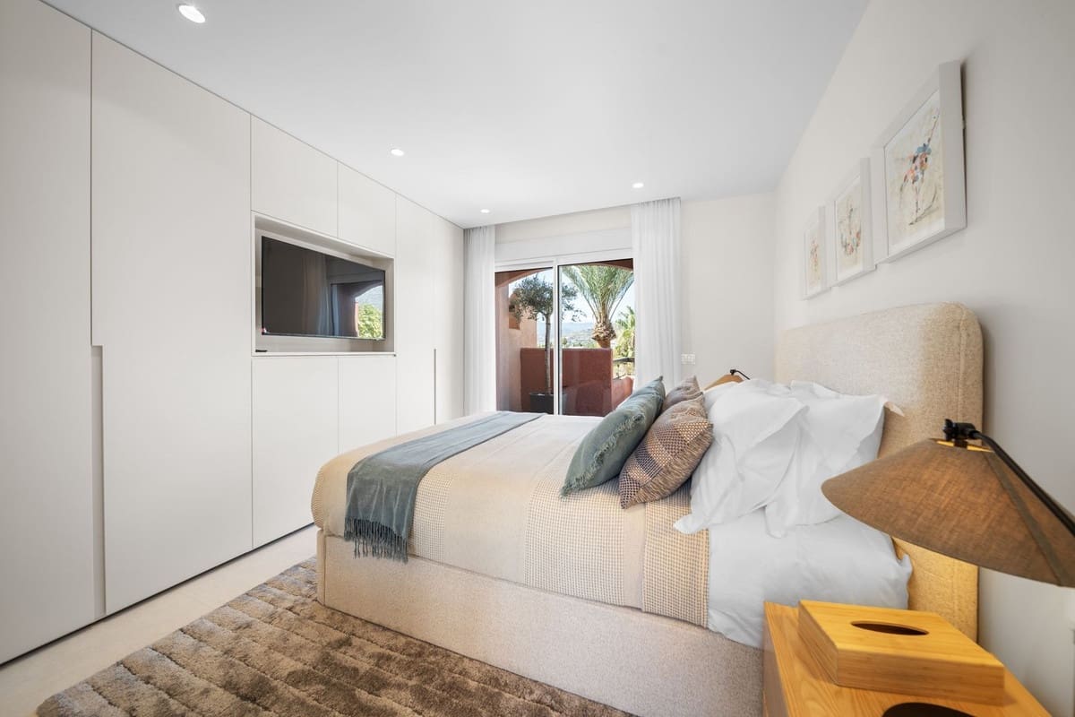 Casa de 3 habitaciones en Aloha Golf en venta con piscina garaje - 1.495.000 € (Ref: 9360958)