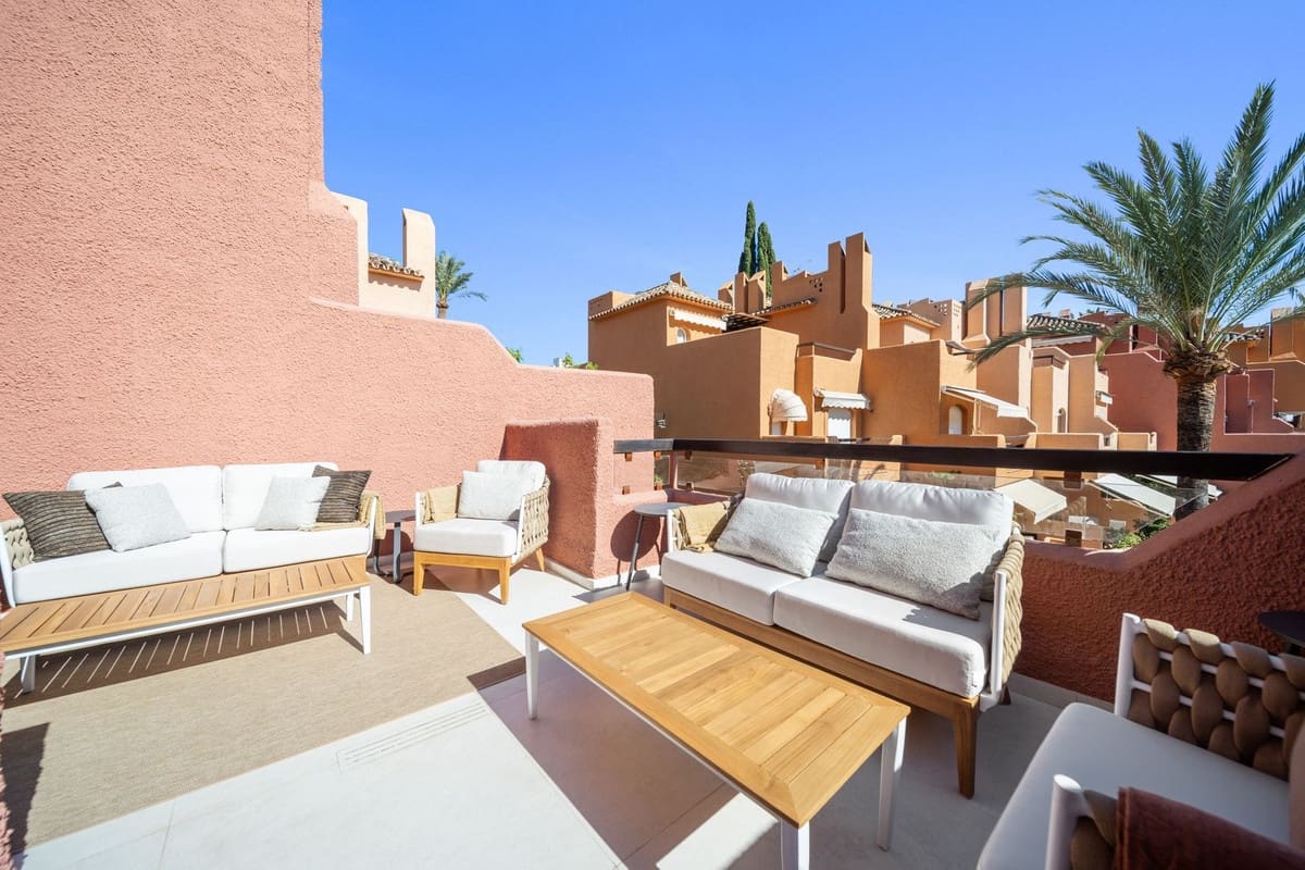 Casa de 3 habitaciones en Aloha Golf en venta con piscina garaje - 1.495.000 € (Ref: 9360958)