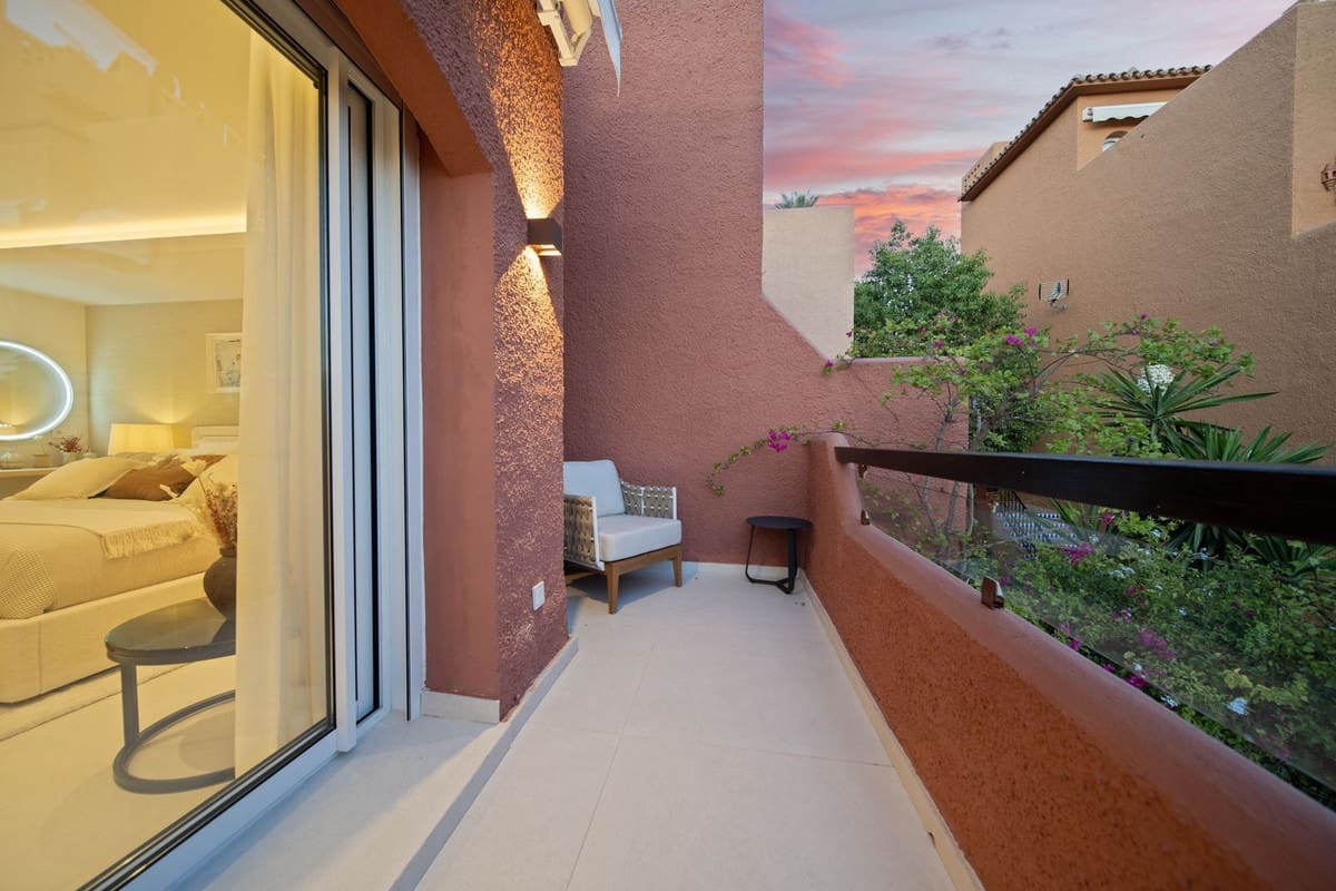 Casa de 3 habitaciones en Aloha Golf en venta con piscina garaje - 1.495.000 € (Ref: 9360958)