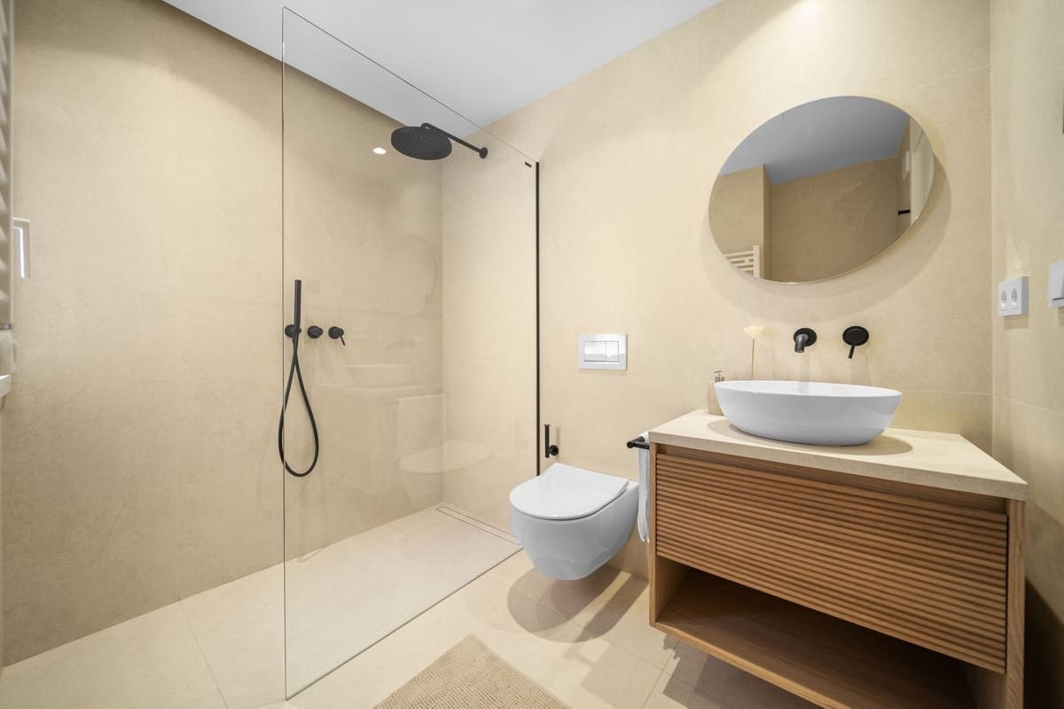 3 sypialnia Dom na sprzedaż w Aloha Golf z basenem garażem - 1 495 000 € (Ref: 9360958)