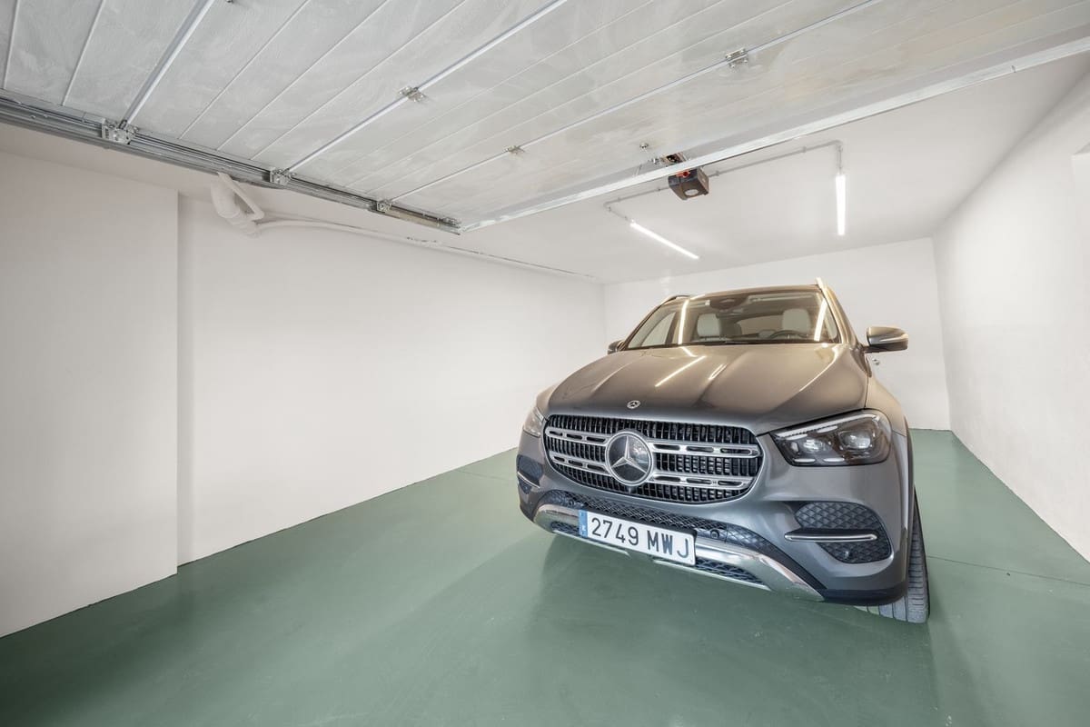 3 sypialnia Dom na sprzedaż w Aloha Golf z basenem garażem - 1 495 000 € (Ref: 9360958)