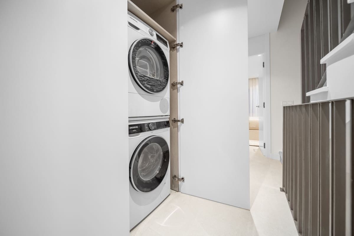 3 sypialnia Dom na sprzedaż w Aloha Golf z basenem garażem - 1 495 000 € (Ref: 9360958)