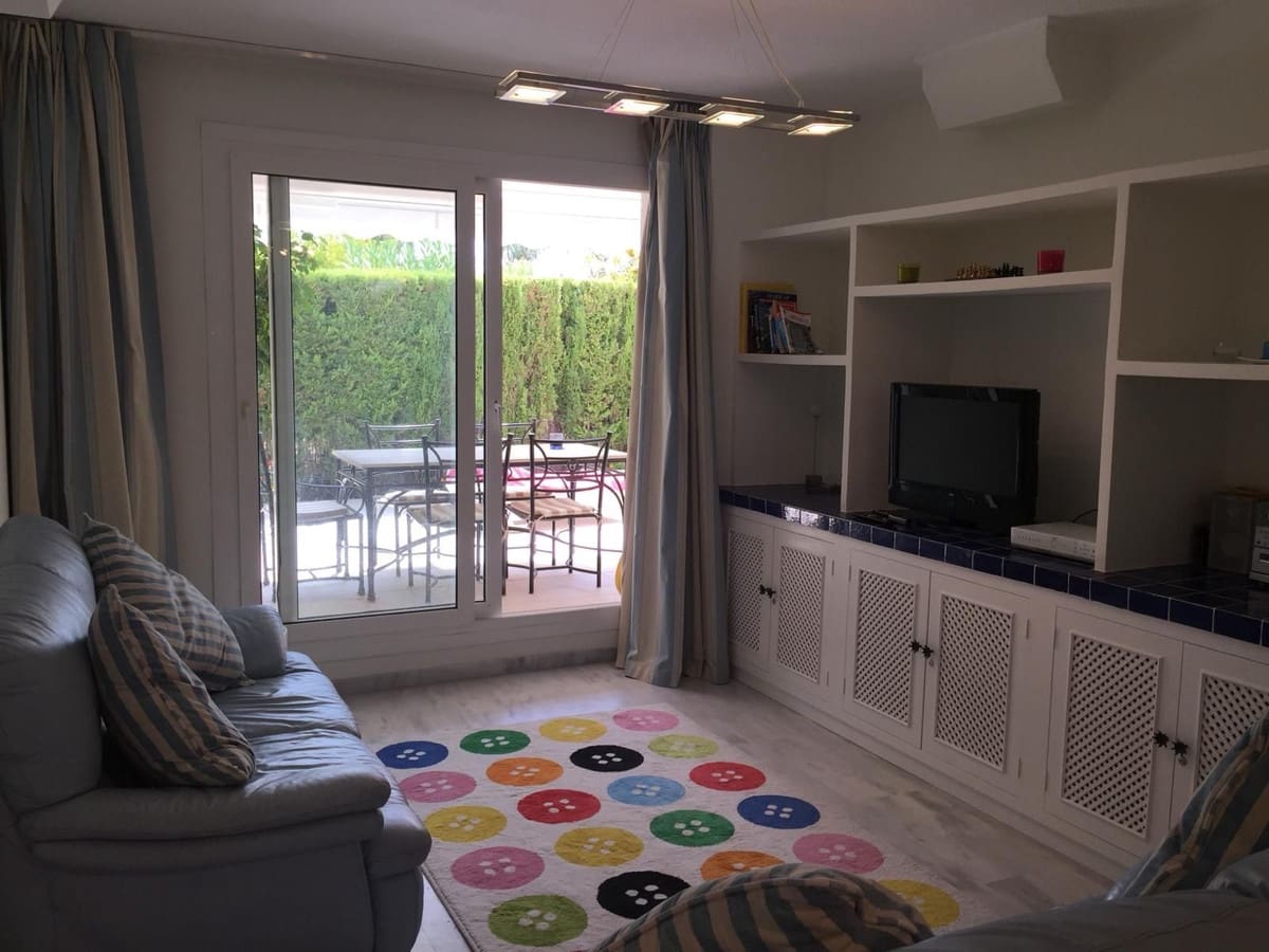 2 soverom Leilighet til leie i Nueva Andalucia med svømmebasseng garasje - € 1 800 (Ref: 9363060)