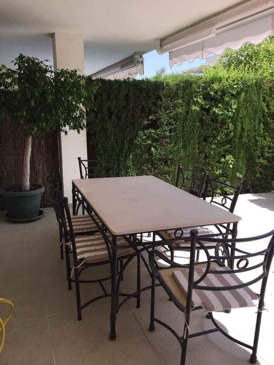 2 soverom Leilighet til leie i Nueva Andalucia med svømmebasseng garasje - € 1 800 (Ref: 9363060)