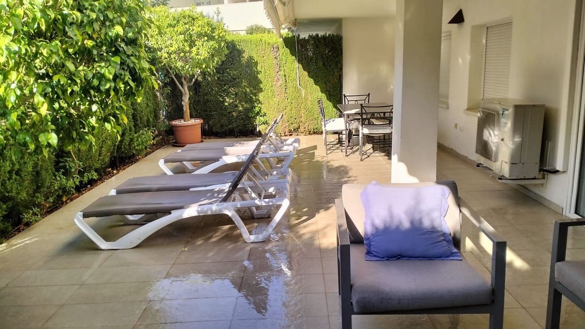 2 soverom Leilighet til leie i Nueva Andalucia med svømmebasseng garasje - € 1 800 (Ref: 9363060)