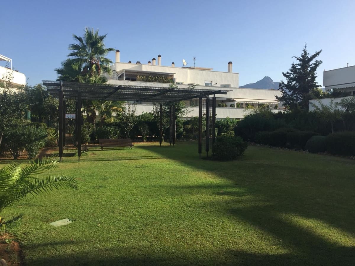 2 soverom Leilighet til leie i Nueva Andalucia med svømmebasseng garasje - € 1 800 (Ref: 9363060)