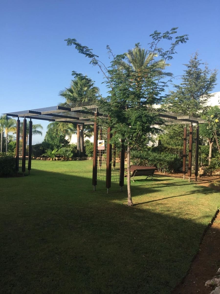 2 soverom Leilighet til leie i Nueva Andalucia med svømmebasseng garasje - € 1 800 (Ref: 9363060)