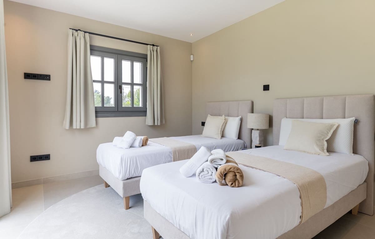 5 soveværelse Villa til salg i New Golden Mile med swimmingpool garage - € 3.495.000 (Ref: 9363061)