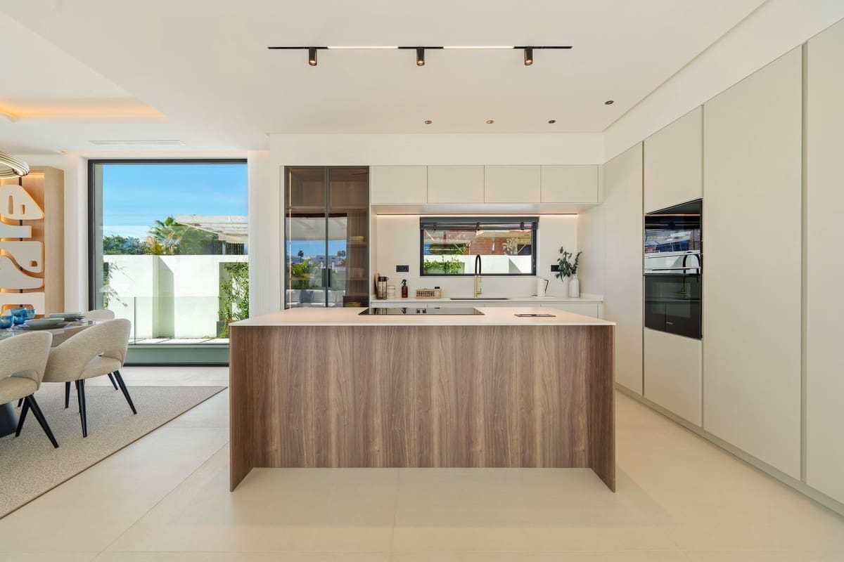 5 bedroom Villa for sale in San Pedro de Alcantara with pool garage - € 4,580,000 (Ref: 9363263)