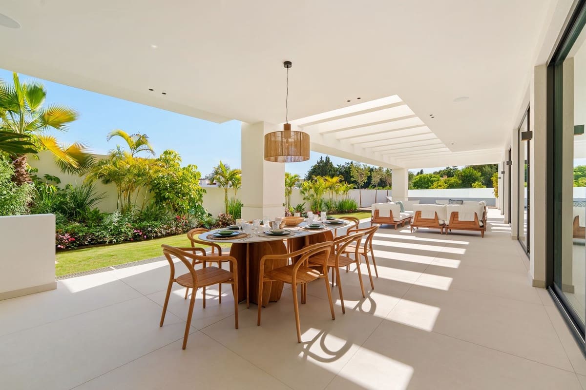 5 bedroom Villa for sale in San Pedro de Alcantara with pool garage - € 4,580,000 (Ref: 9363263)