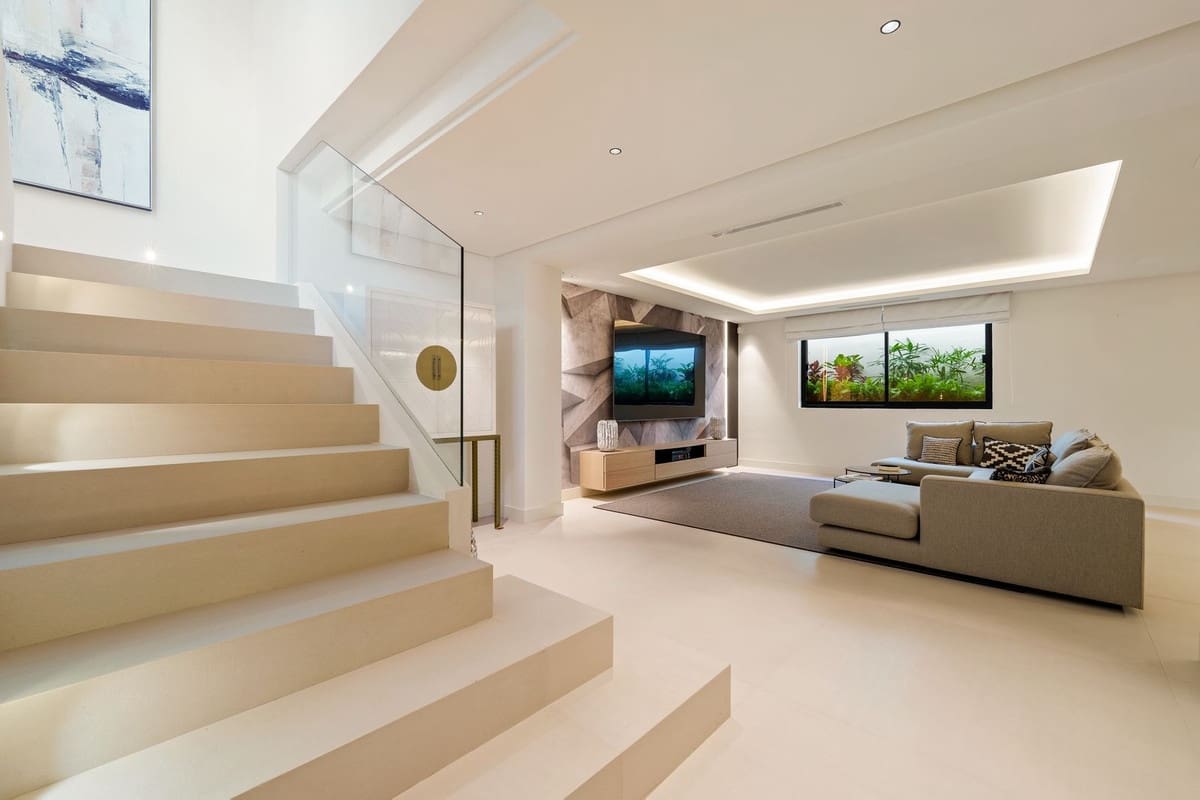 5 bedroom Villa for sale in San Pedro de Alcantara with pool garage - € 4,580,000 (Ref: 9363263)