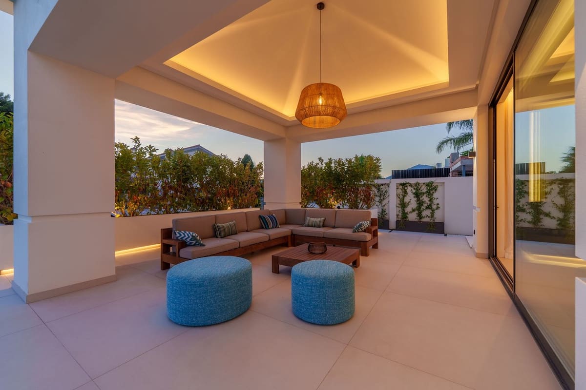 5 bedroom Villa for sale in San Pedro de Alcantara with pool garage - € 4,580,000 (Ref: 9363263)