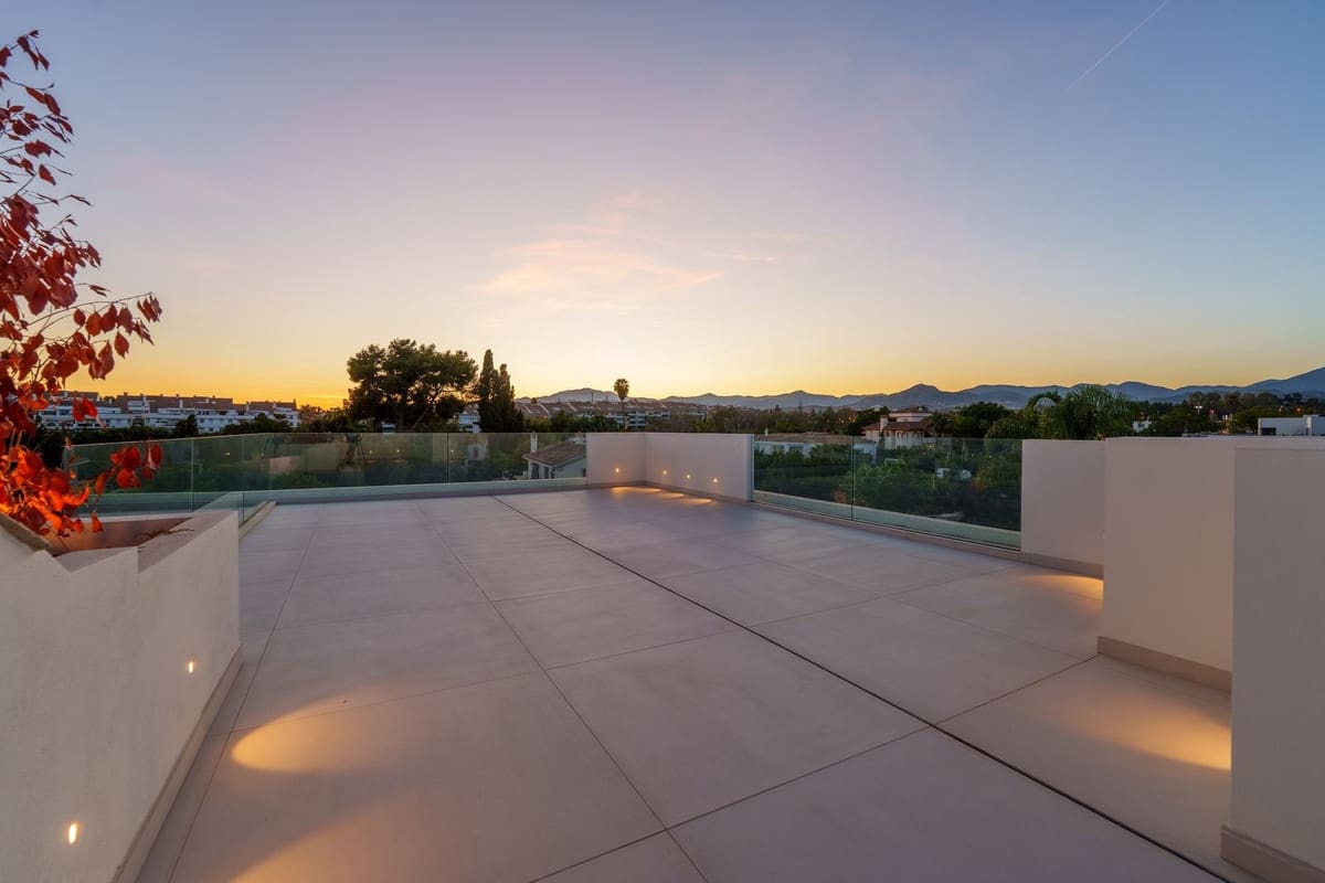 5 bedroom Villa for sale in San Pedro de Alcantara with pool garage - € 4,580,000 (Ref: 9363263)