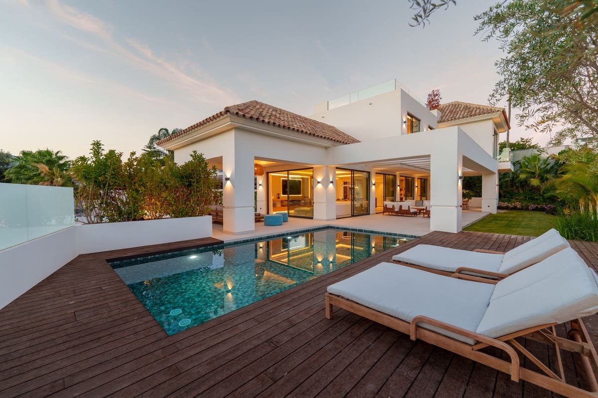 5 bedroom Villa for sale in San Pedro de Alcantara with pool garage - € 4,580,000 (Ref: 9363263)