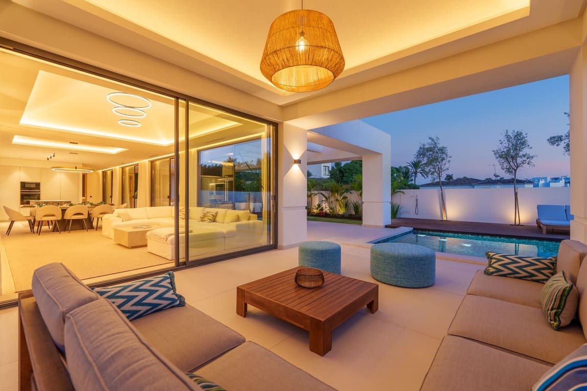 5 bedroom Villa for sale in San Pedro de Alcantara with pool garage - € 4,580,000 (Ref: 9363263)