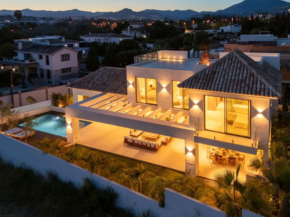5 bedroom Villa for sale in San Pedro de Alcantara with pool garage - € 4,580,000 (Ref: 9363263)