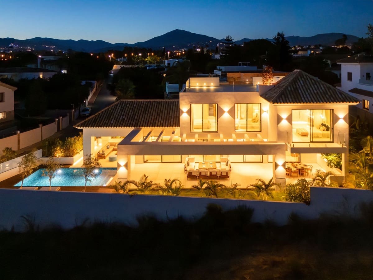 5 bedroom Villa for sale in San Pedro de Alcantara with pool garage - € 4,580,000 (Ref: 9363263)