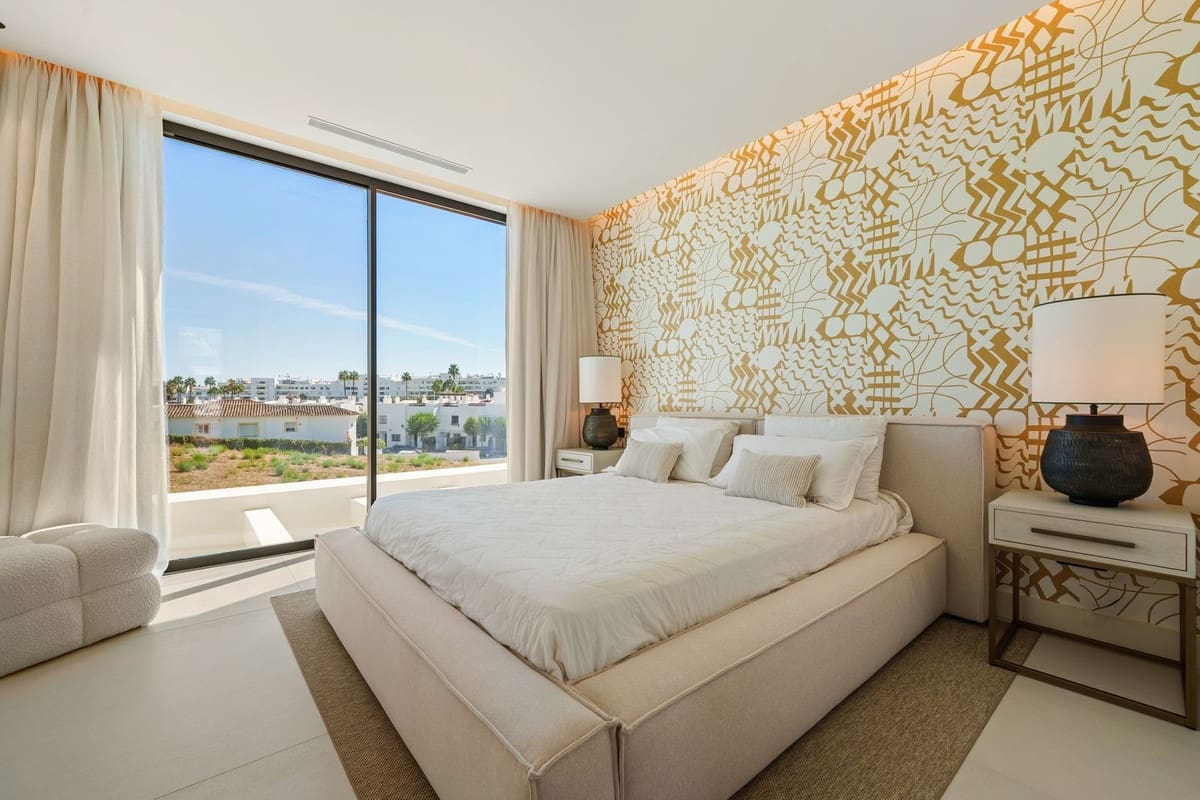 5 bedroom Villa for sale in San Pedro de Alcantara with pool garage - € 4,580,000 (Ref: 9363263)