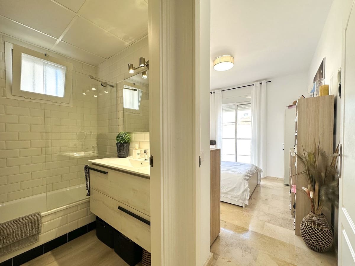 2 camera da letto Appartamento in vendita in La Duquesa / Puerto de la Duquesa con piscina garage - 219.000 € (Rif: 9363375)