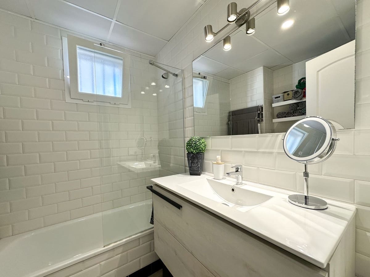 2 camera da letto Appartamento in vendita in La Duquesa / Puerto de la Duquesa con piscina garage - 219.000 € (Rif: 9363375)