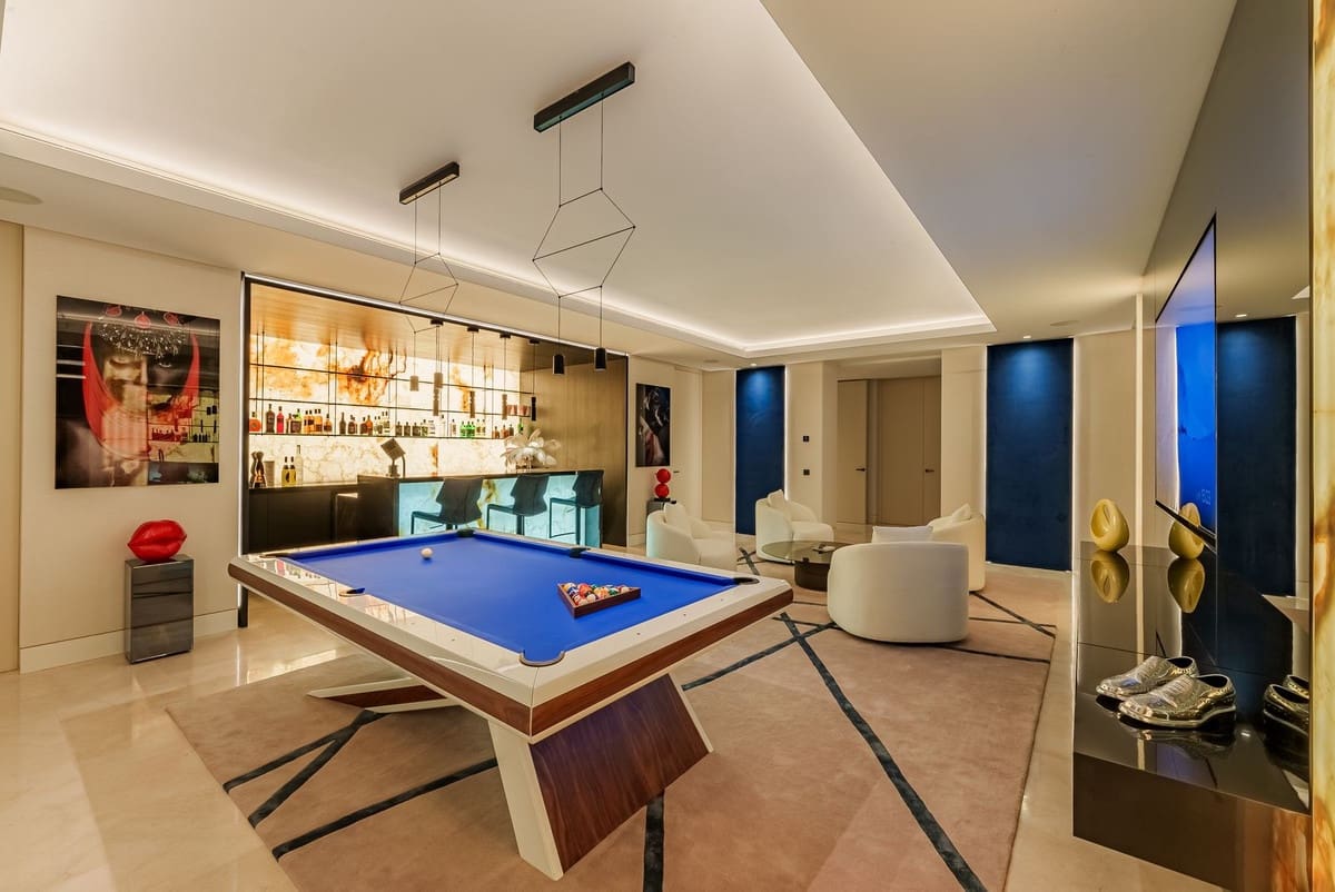 8 quarto Moradia para venda em Benahavis com piscina garagem - 19 850 000 € (Ref: 9372350)