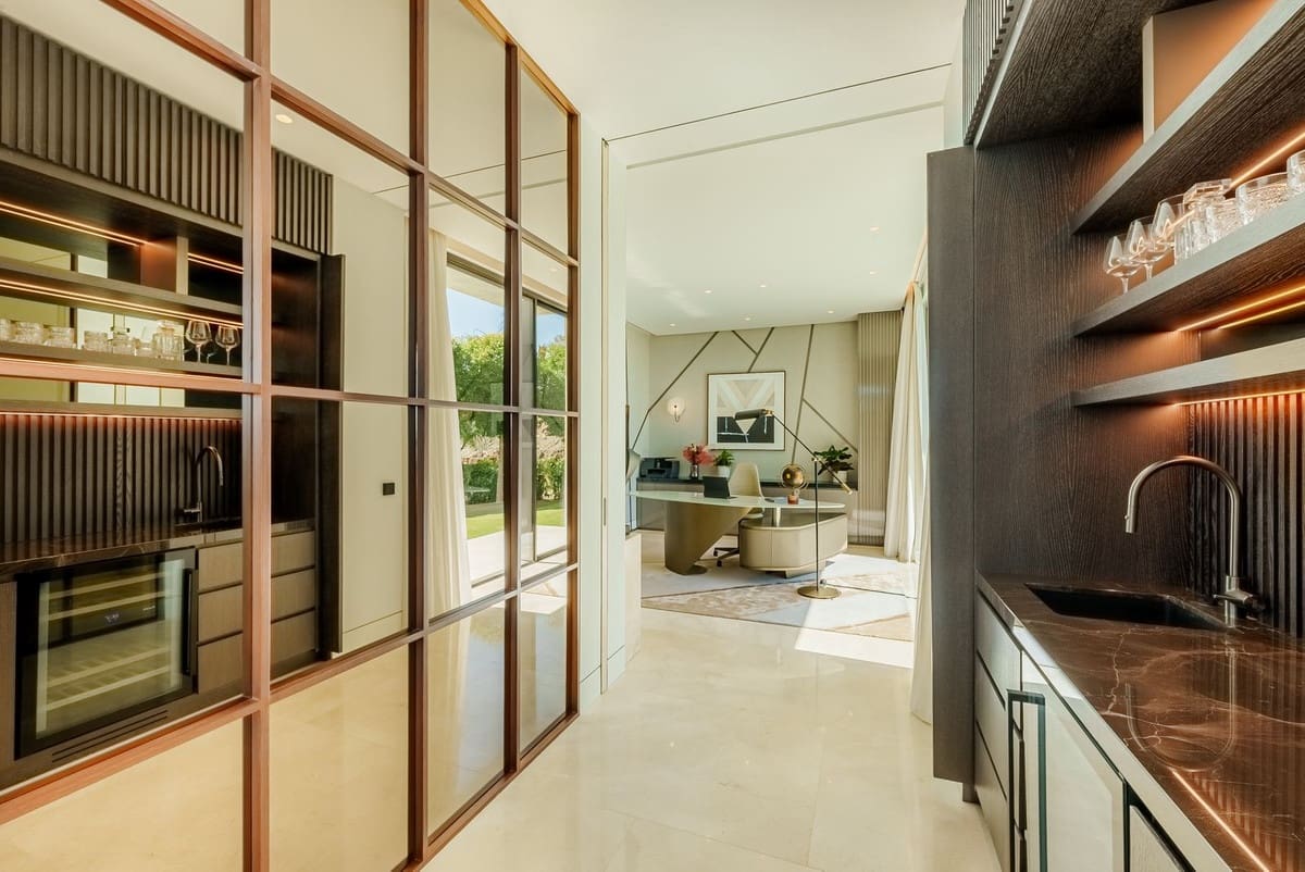 8 Zimmer Villa zu verkaufen in Benahavis mit Pool Garage - 19.850.000 € (Ref: 9372350)